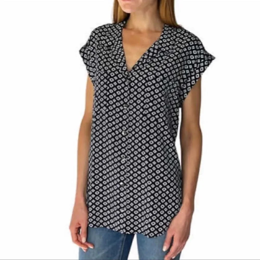 Jachs Girlfriend  Blue & White Printed Pattern Blouse Medium NWOT available